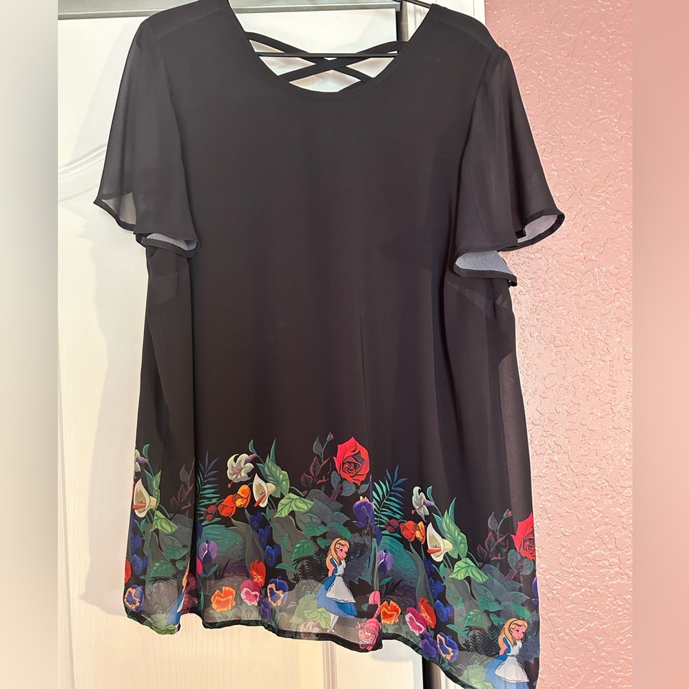 Disney Alice in Wonderland top Torrid size 1 (XL) EUC